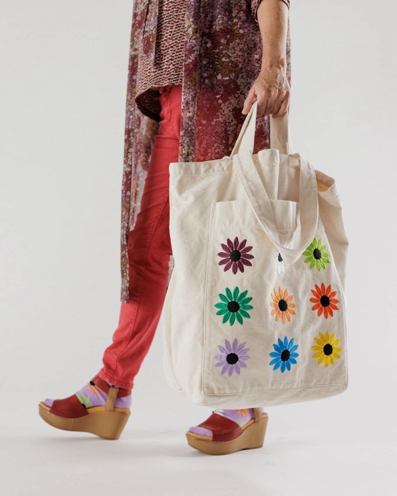 Embroidered Daisy Baggu Giant Pocket | 752-BIAHOQ