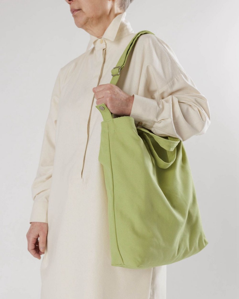 Pistachio Baggu Duck | 429-TRICQZ